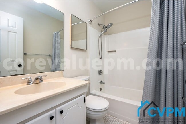 Building Photo - 400 Colonial Ridge Ln