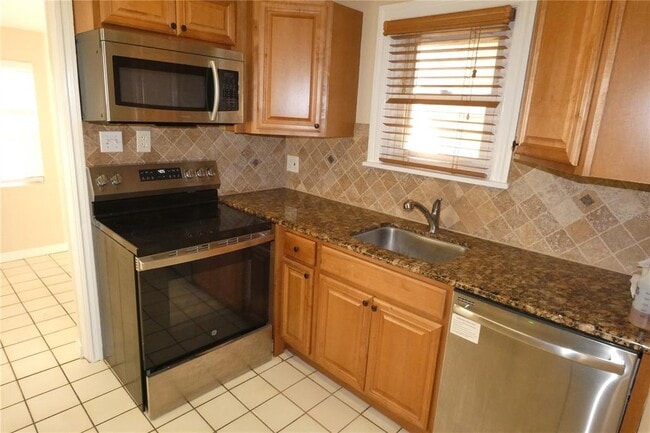 Building Photo - 210 43rd Ave N