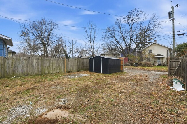 Building Photo - Freshly Updated 3-Bed Home with Back Parking