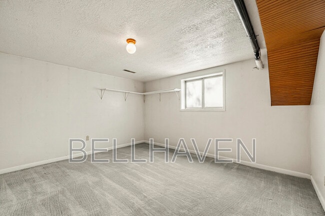 Building Photo - 450 W Elmore Ave