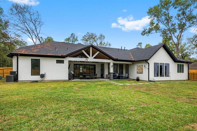 Building Photo - 32810 Oak Creek Dr