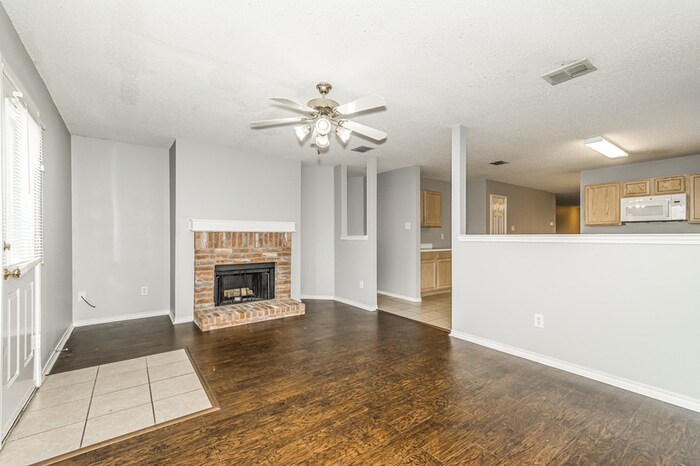 Building Photo - 16125 Windsong Ct