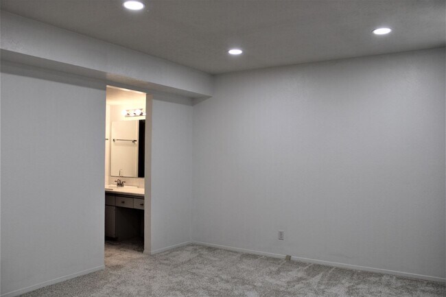 Building Photo - Birchbrook Drive