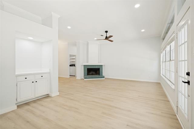 Building Photo - 2112 Carriage Hill
