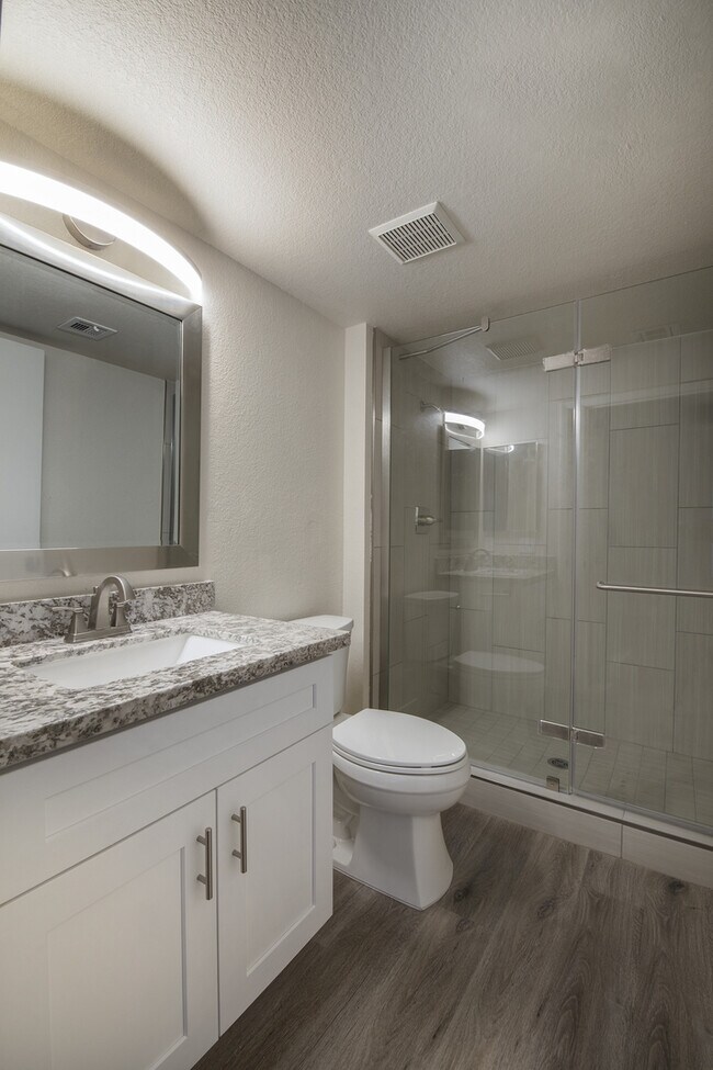 Building Photo - TOTALLY RENOVATED Summerlin Condo - Lake M...