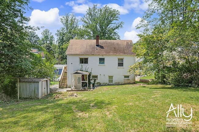 Building Photo - 2550 Woodland Dr