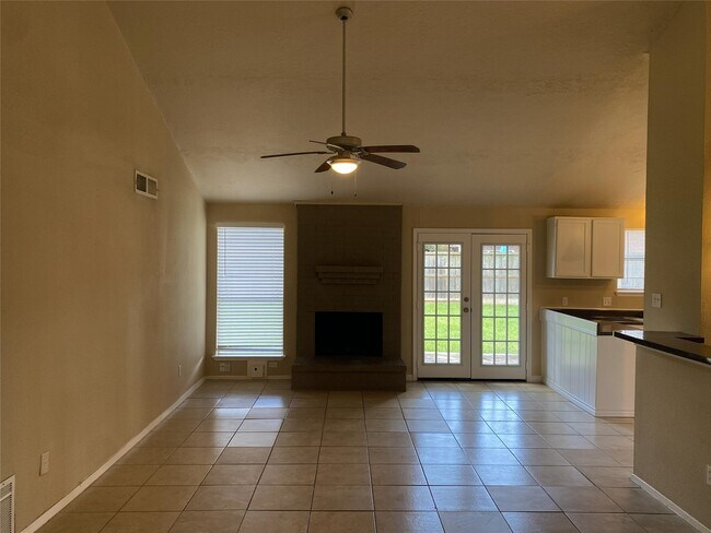 Building Photo - 623 Old Colony Dr