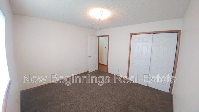 Building Photo - 5999 Pioneer Mesa Dr