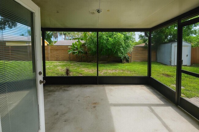 Building Photo - 3313 Plaza Pl