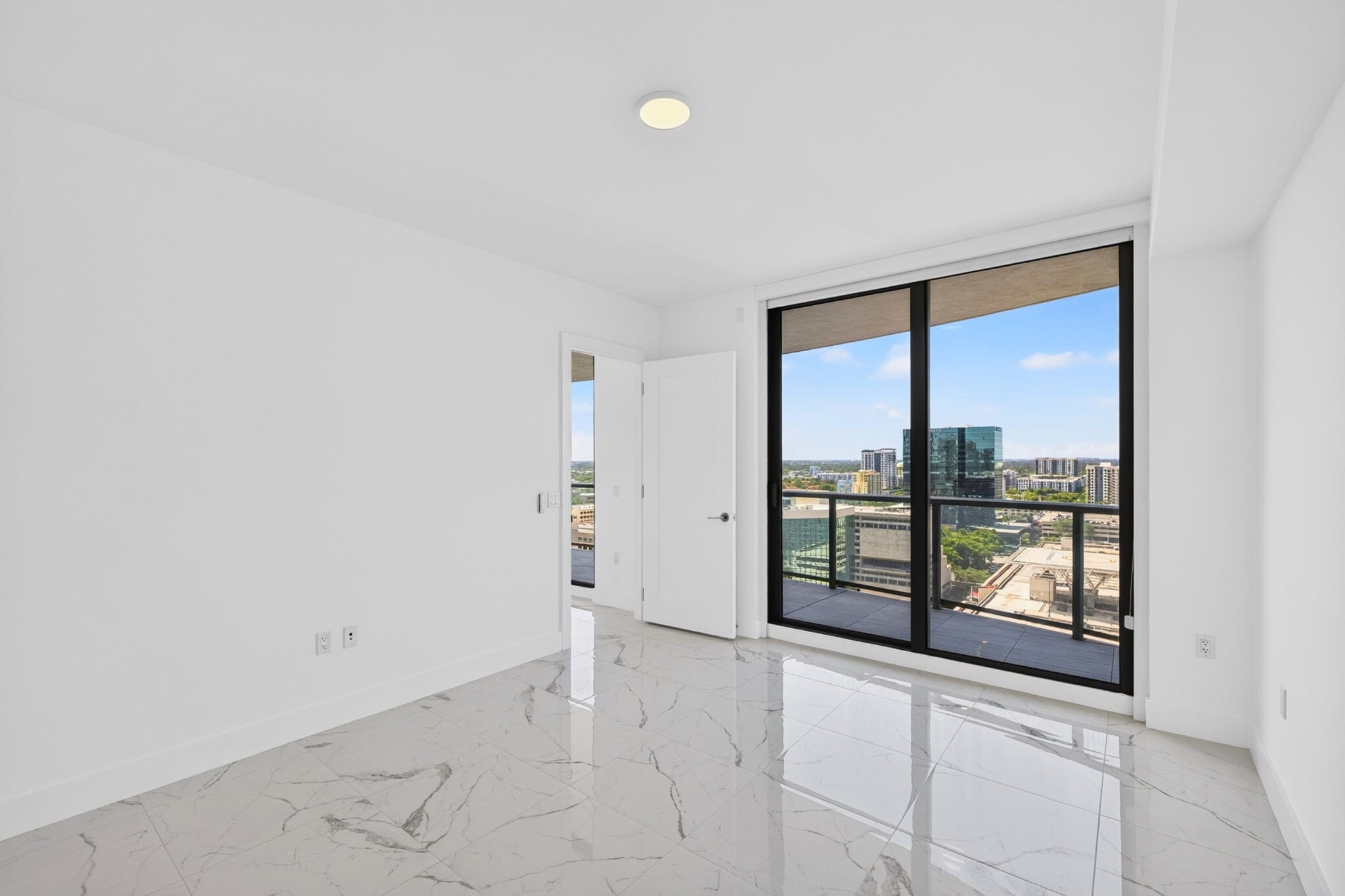 Building Photo - 100 E Las Olas Blvd