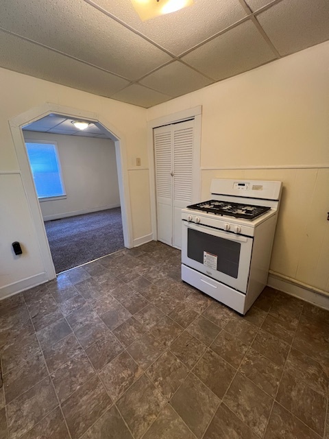 Kitchen - 2807 W Lincoln St