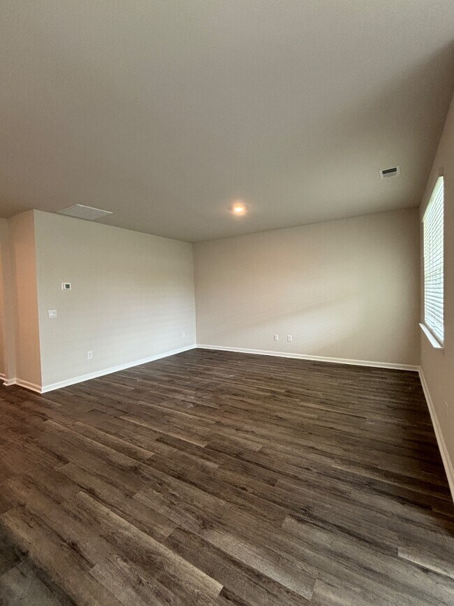 Building Photo - 201 Hadley Spgs Ave