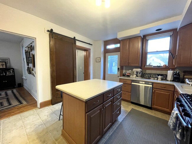 Building Photo - 1279 Hunter Ave