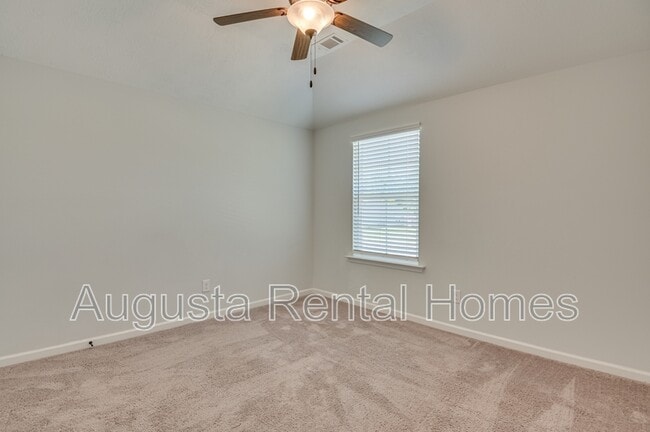 Building Photo - 638 Jensen Ln