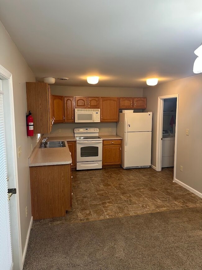 Building Photo - 878 Poplar St