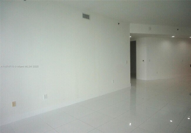 Building Photo - 15811 Collins Ave