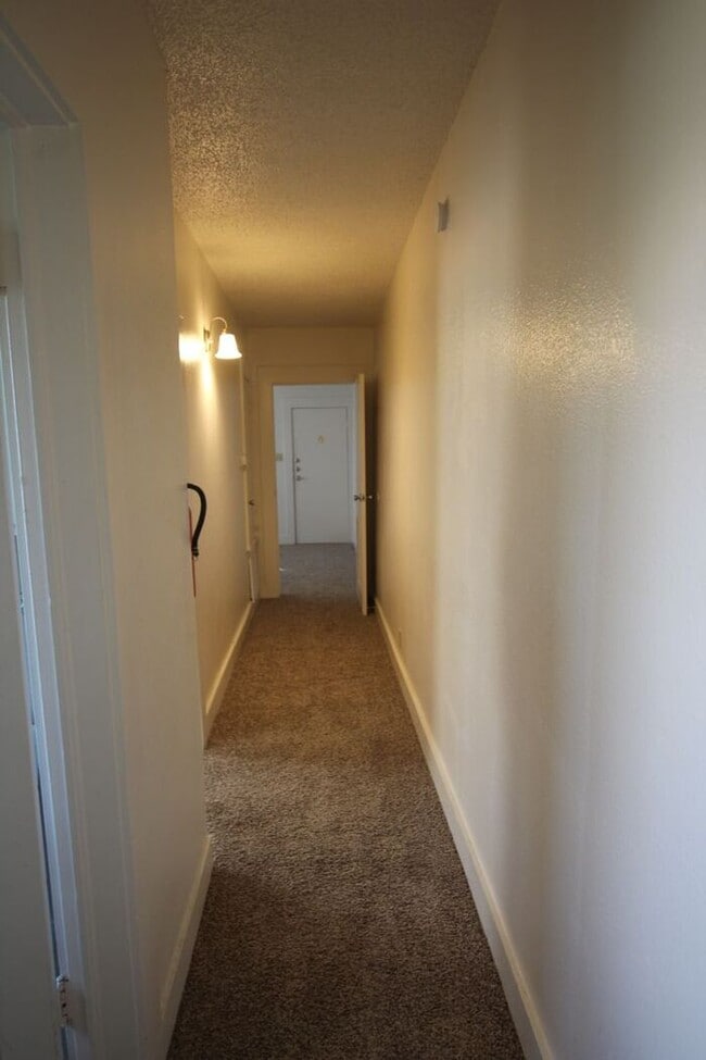 Building Photo - Available Now! Adorable 1 bedroom 1 bath a...