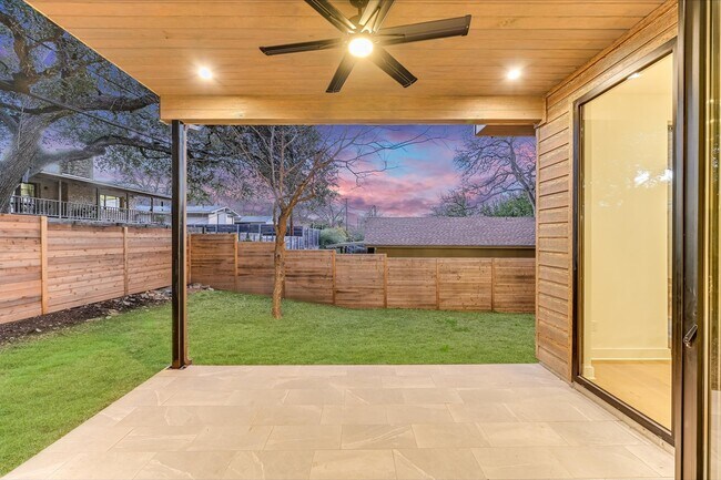Building Photo - 2401 Trailside Dr