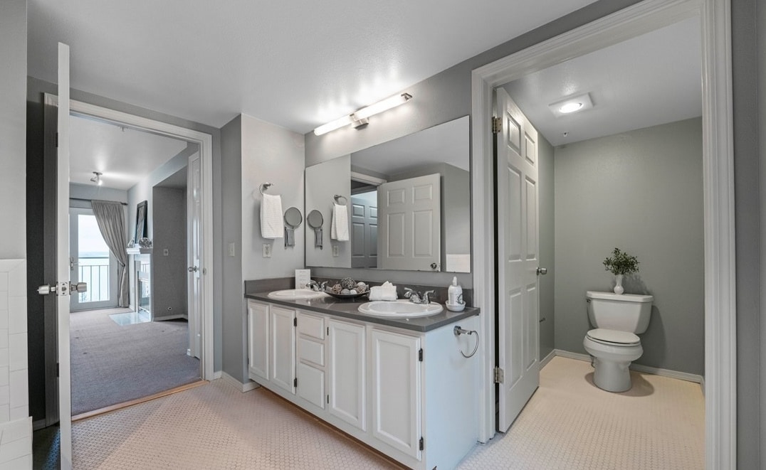 Building Photo - 3028 Western Ave