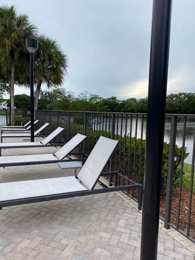 Building Photo - 5790 Fox Hollow Dr