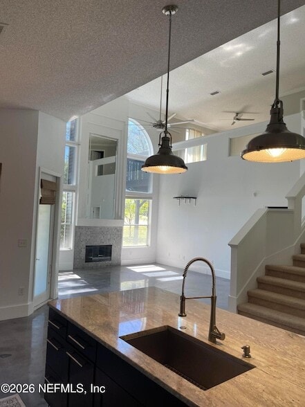 Building Photo - 3996 Richmond Park Dr E