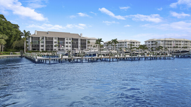 Building Photo - 515 Bay Colony Dr N