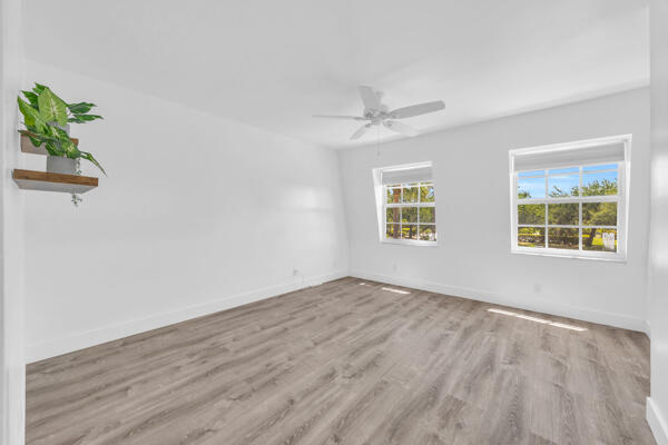 Building Photo - 415 N Cypress Dr