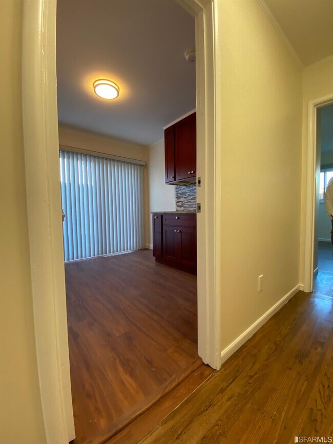 Building Photo - 67 Parkwood Dr