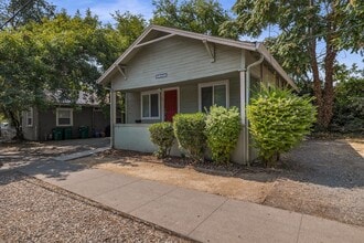 Building Photo - Move In Special! 3 Bedroom House Across from Chico State and WREC!