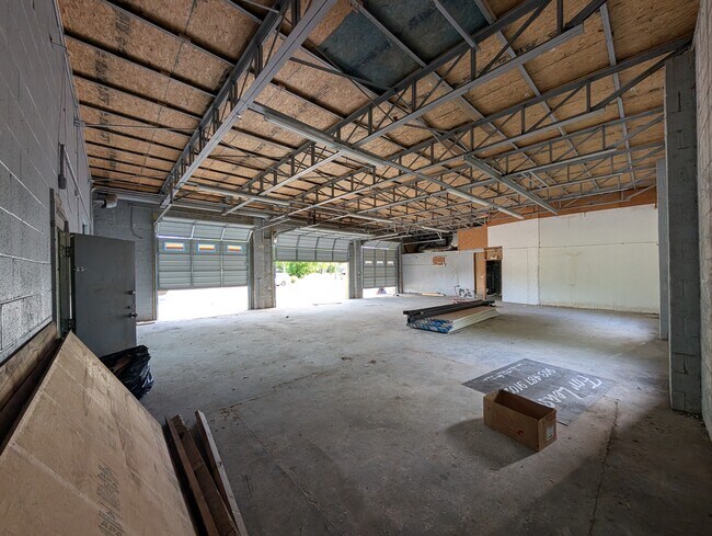 Building Photo - 430 E Brockett St