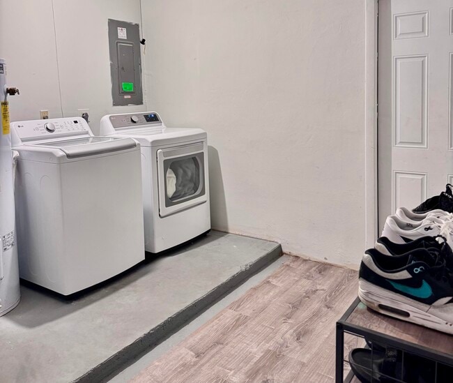 Building Photo - 1703 NE 25th Terrace