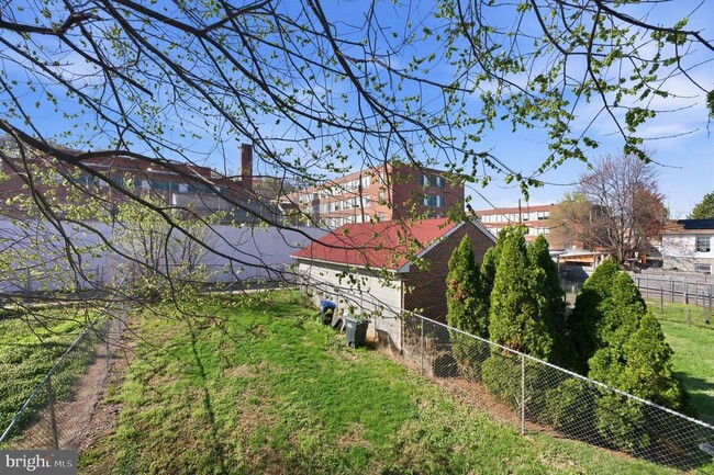 Building Photo - 4029 Grant St NE