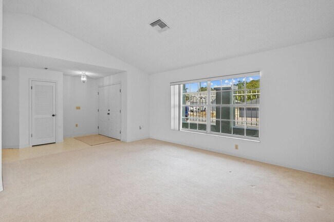 Building Photo - 1247 Venetia Dr
