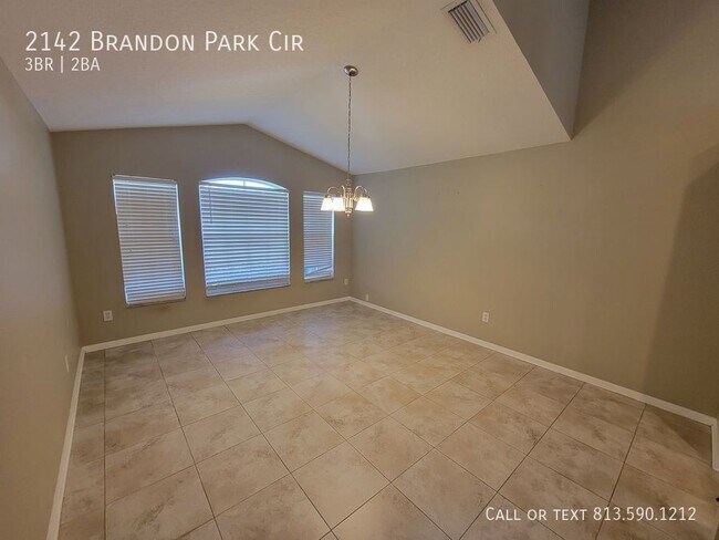 Building Photo - 2142 Brandon Park Cir
