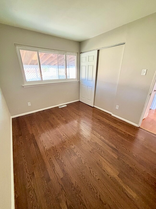 Building Photo - 710 Loyola Dr