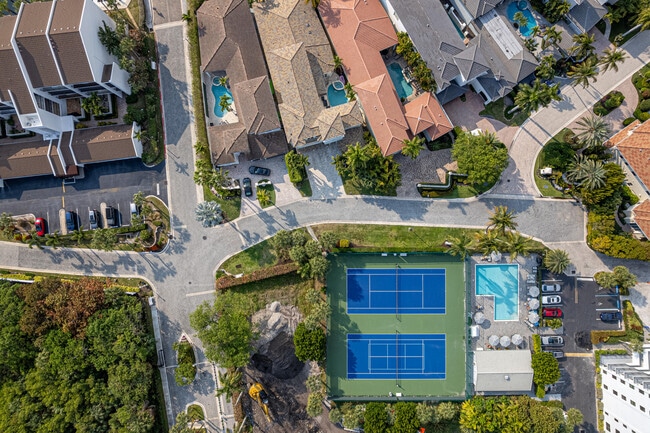 Building Photo - 4740 S Ocean Blvd