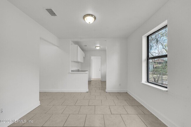 Building Photo - 1830 W 27th St