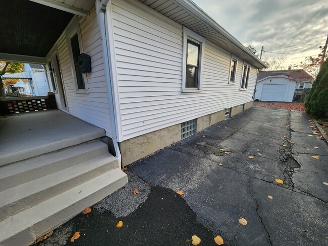 Building Photo - 2316 Rosemont Blvd