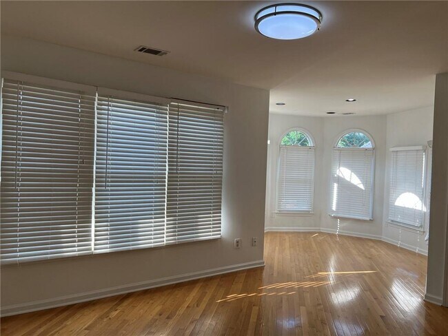 Building Photo - 4510 Chattahoochee Plantation Dr SE