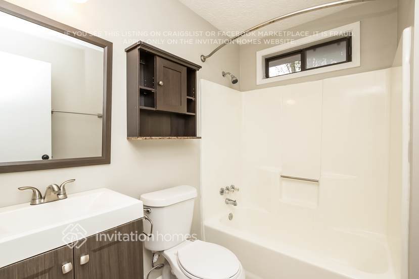 Building Photo - 2460 Deerfield Dr
