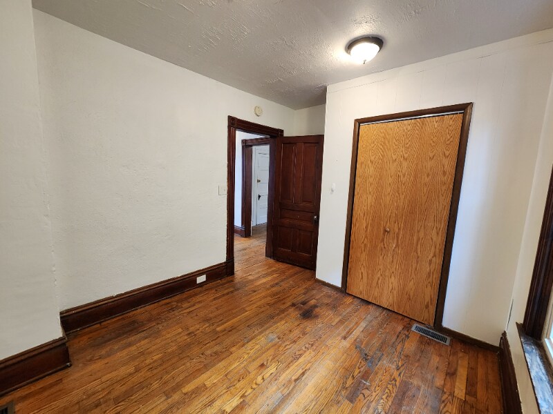 Building Photo - 118 Colfax St NE