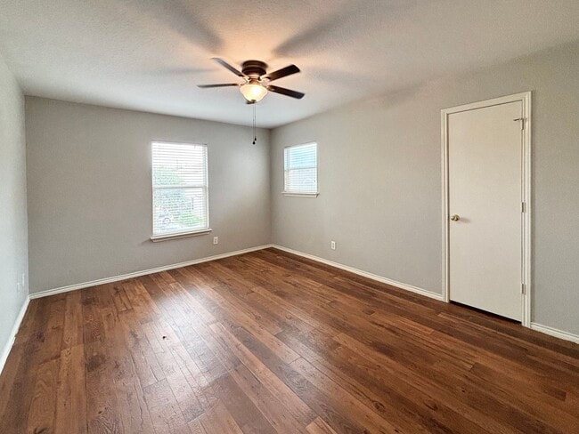 Building Photo - Beautiful 3 Bedroom Home with Loft | 2.5 B...