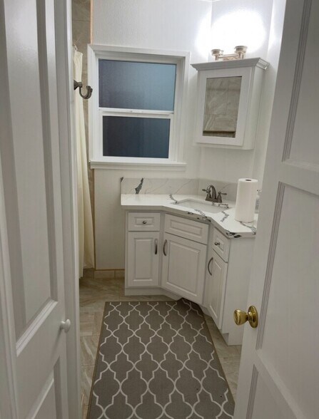 Building Photo - 9517 Kauffman Ave