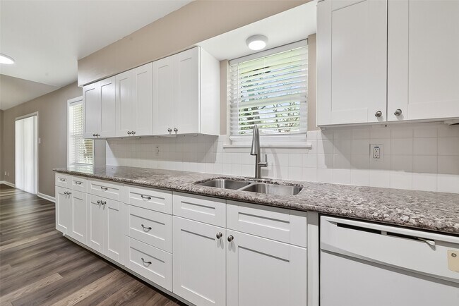 Building Photo - 12002 Hillcroft St