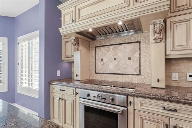 Building Photo - 8570 Country Home Cir