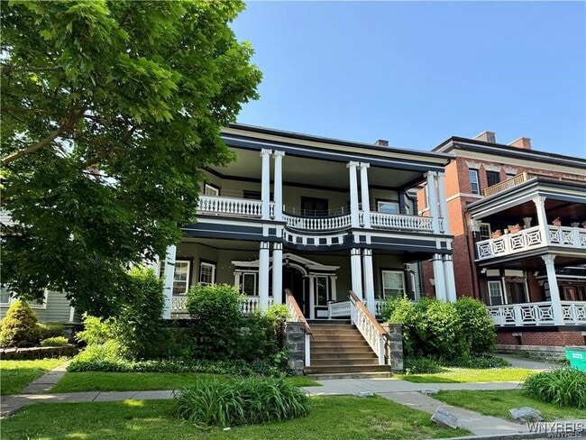 Primary Photo - 242 Bryant St