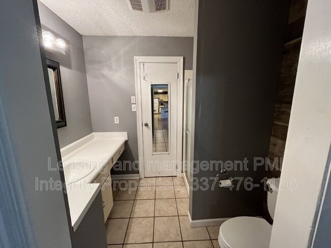 Building Photo - 107 Village Ln