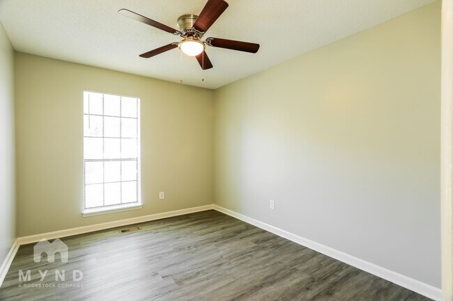 Building Photo - 2708 Laburnum Dr