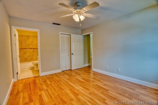 Building Photo - 3151 SE Aster Ln
