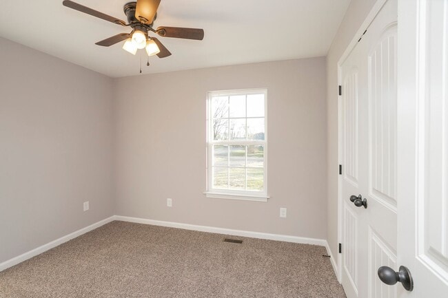 Building Photo - 123 Vanatta Rd